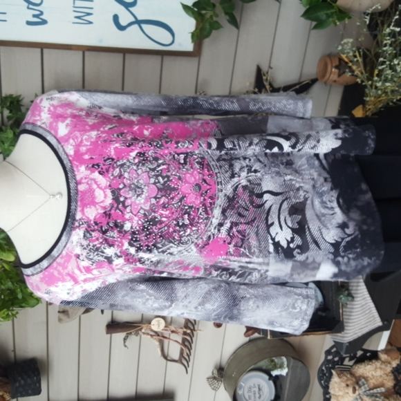 LAURA ASHLEY ♡ Gorgeous Black|Pink|White|Gray Embellished Bling Floral Top XL - Picture 3 of 17